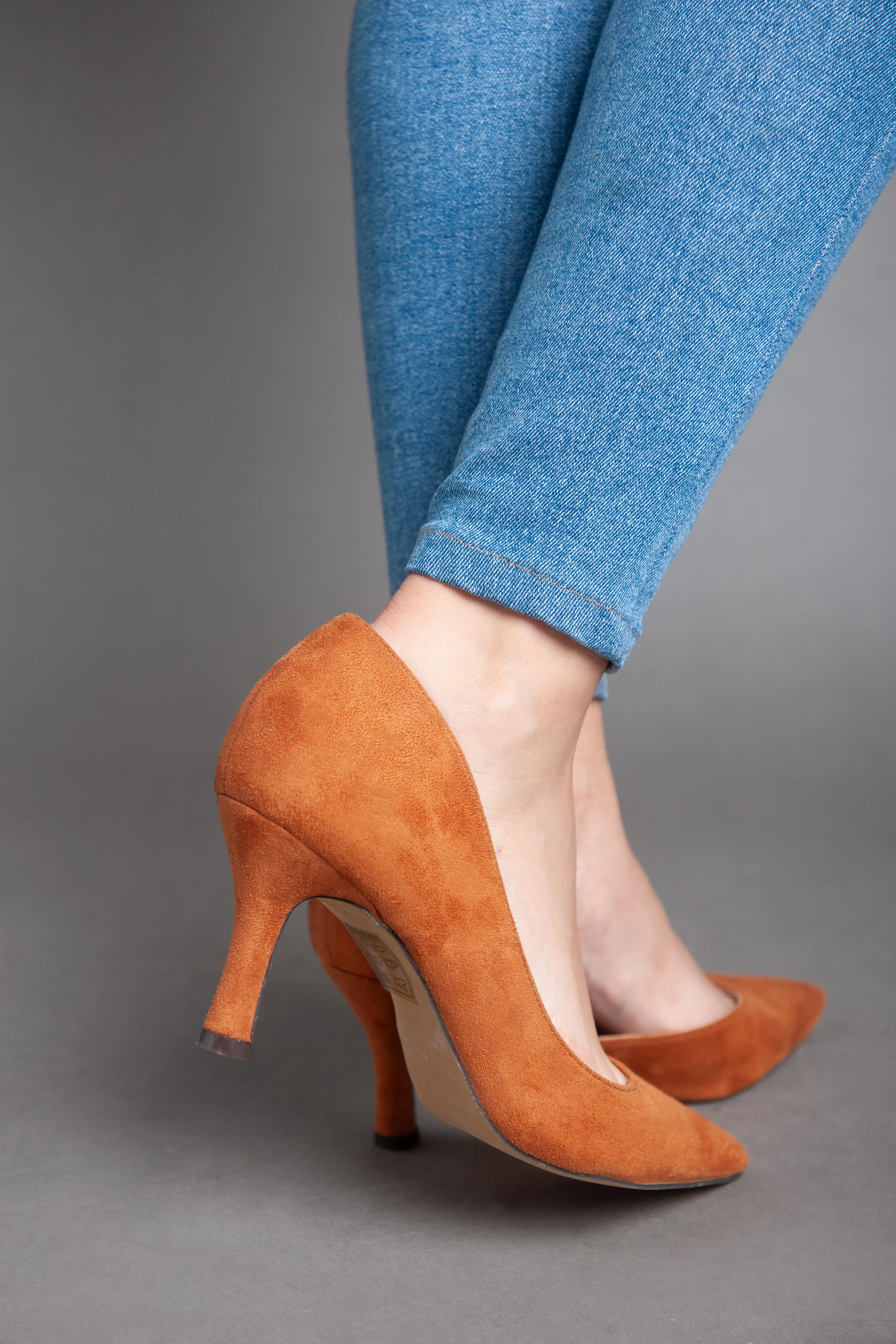 Classic Velvet High Heels - Camel