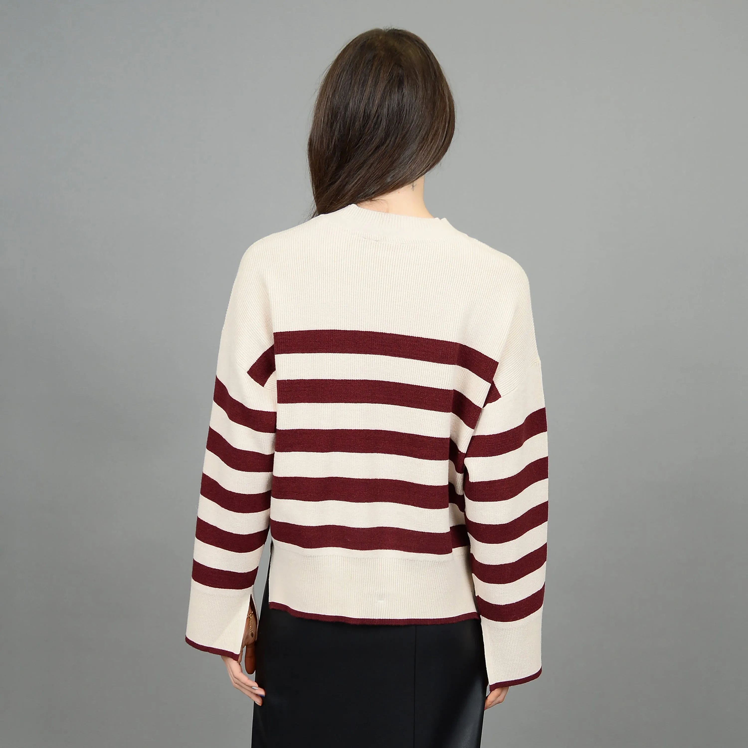 LIGHTWEIGHT STRIPE CREWNECK SWEATER (CREAM AND BURGUNDY)