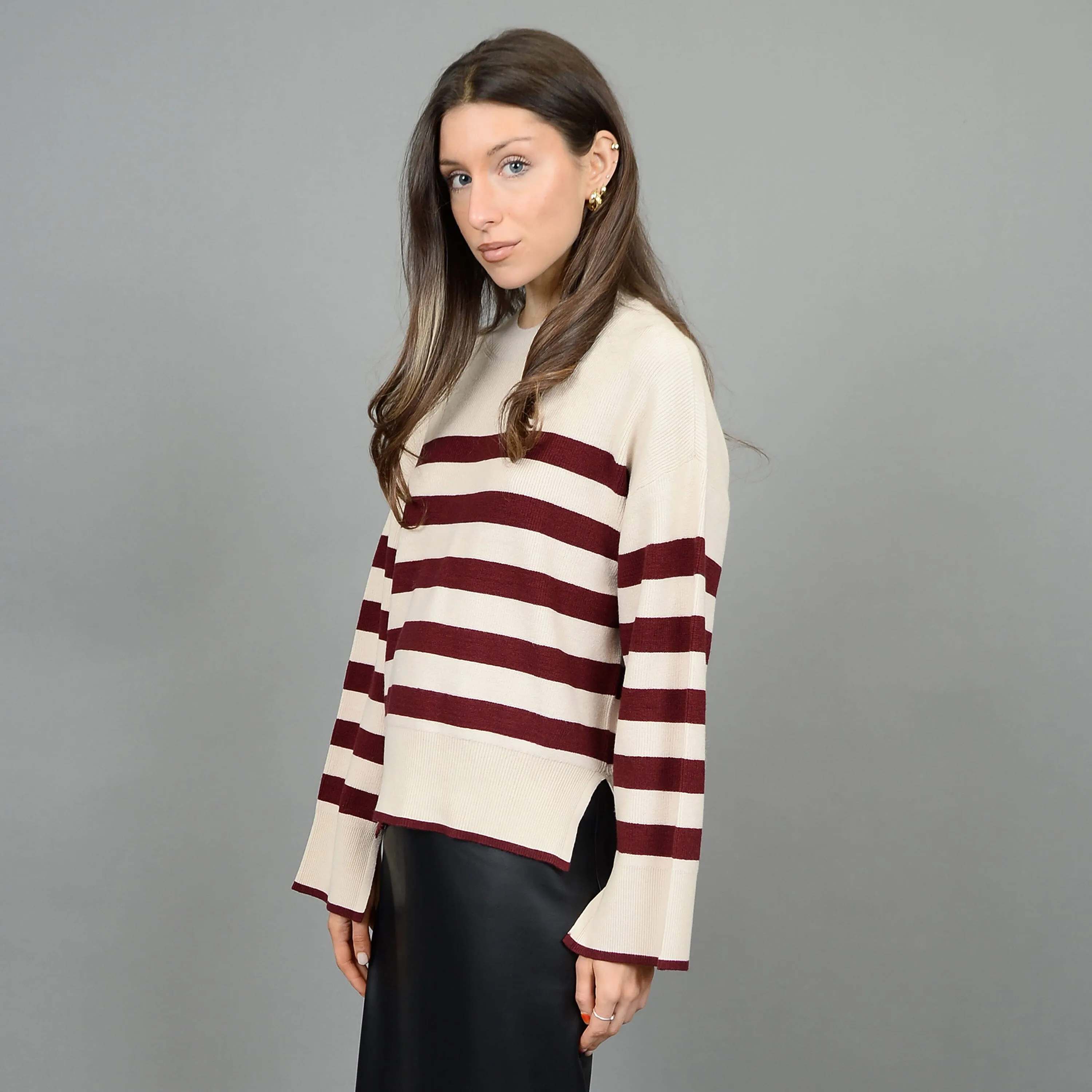 LIGHTWEIGHT STRIPE CREWNECK SWEATER (CREAM AND BURGUNDY)