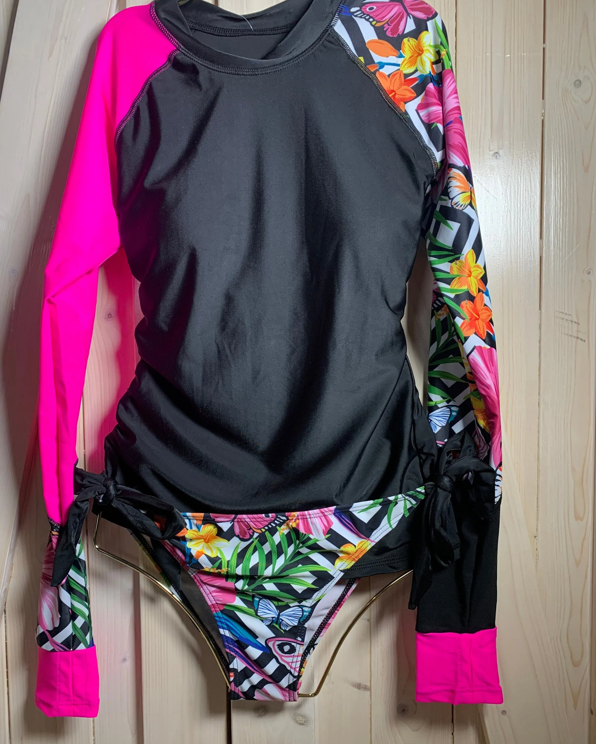 S - 2XL 2-pc surfsuit Mar-a-Lago Mariposa UPF rashguard top & bikini bottoms w side ties butterflies hibiscus pink black butterflies 2024