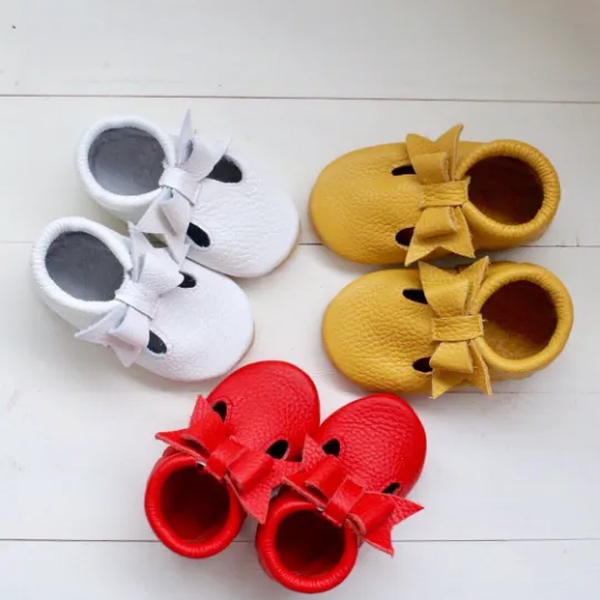 T-strap baby shoes with bow