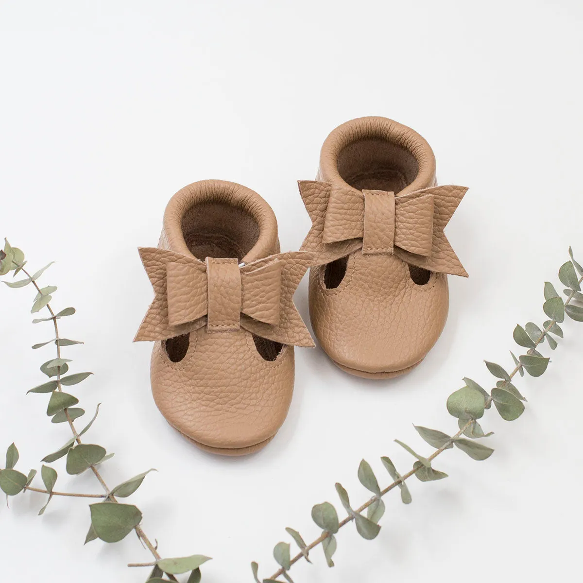 T-strap baby shoes with bow